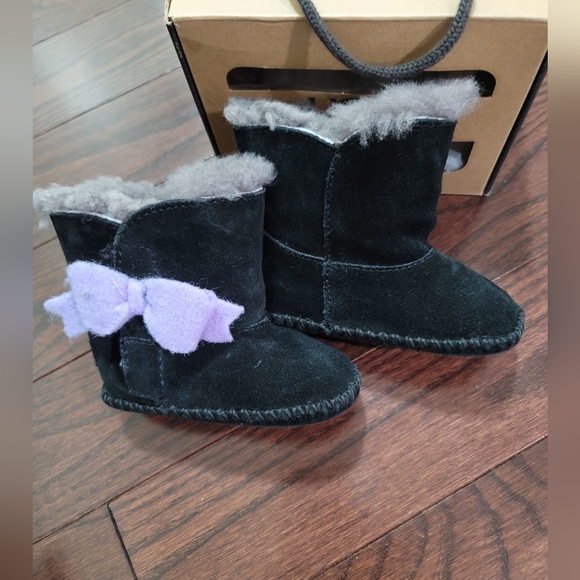 Toddler UGG booties - Picture 5 of 9